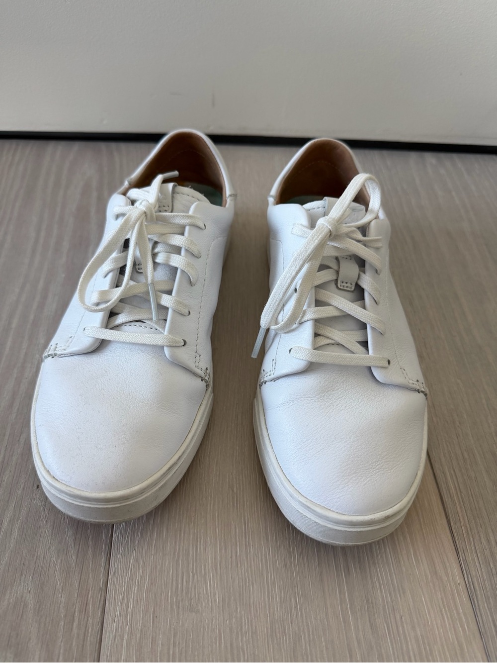 Source Unknown White Leather Lace-Up Women's Sneakers